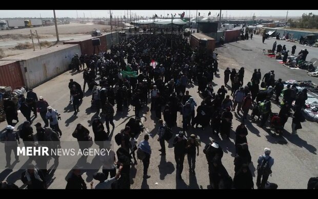 تصاویری از حضور زائران اربعین در مرز مهران