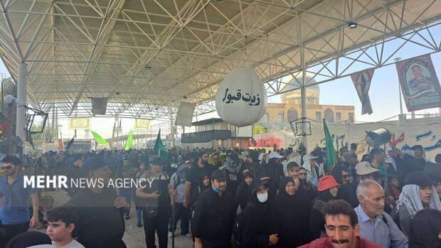 تصاویری از حضور زائران اربعین در مرز مهران