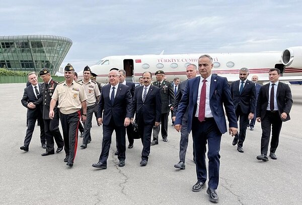 Türk Savunma Bakanı Güler Azerbaycan'da