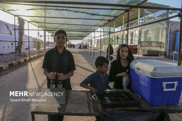 ایران عراق کی چذابہ سرحد پر حسینی پروانوں کی جوق در جوق آمد

