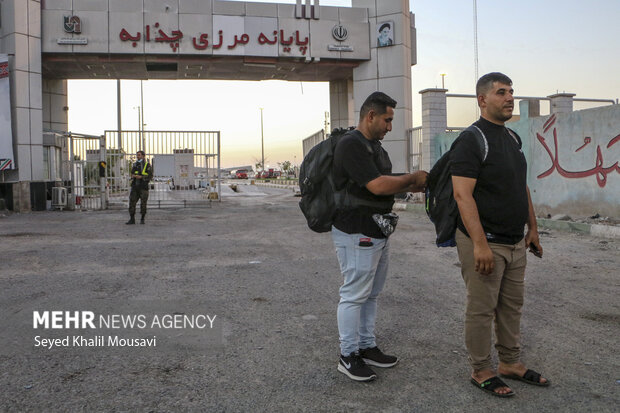 ایران عراق کی چذابہ سرحد پر حسینی پروانوں کی جوق در جوق آمد
