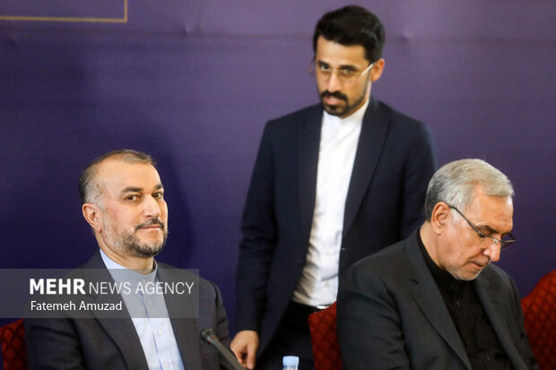 حسین امیرعبداللهیان وزیر امور خارجه و بهرام عین اللهی وزیر بهداشت در همایش روسا و مسئولان بین الملل دانشگاه های کشور حضور دارند