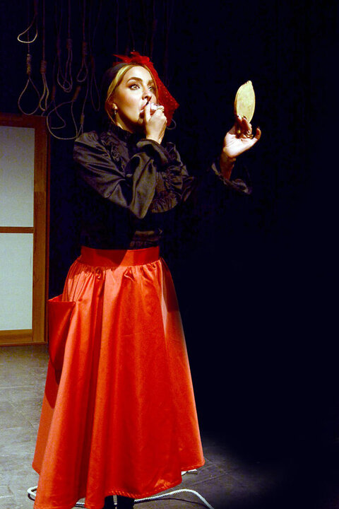 «مغازه خودکشی» برایم یک نوع برون ریزی بود/ با تئاتر جان میگیرم