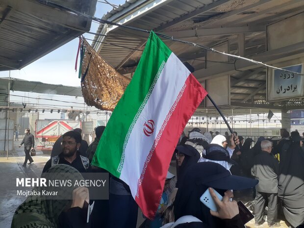 تصاویری از حضور پرشور زائران اربعین حسینی در مرز مهران