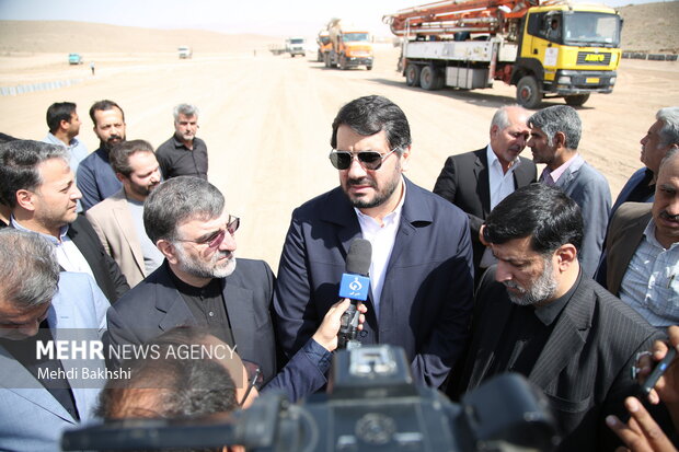 وزير الطرق الإيراني يعلن عن بناء مطار في قم المقدسة 