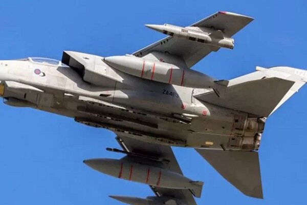 Suudi Arabistan'da savaş uçağı düştü