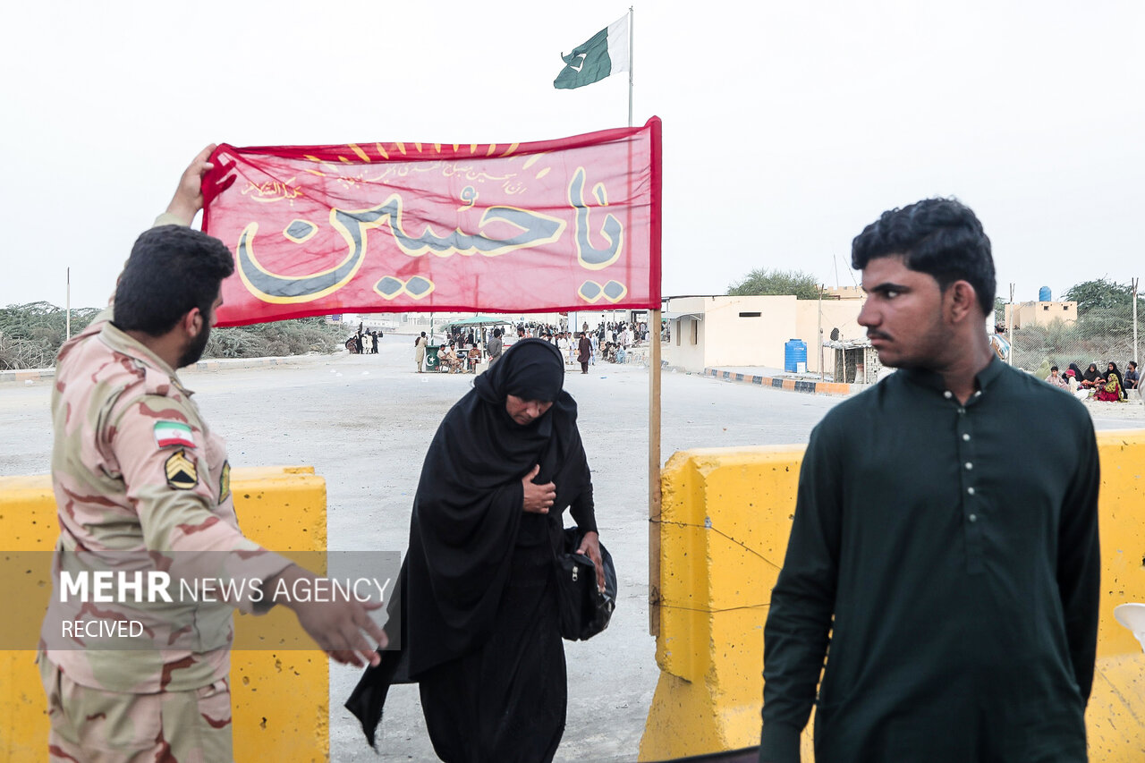 ورود زائران پاکستانی اربعین به ایران از مرز ریمدان