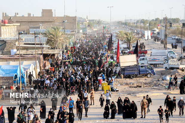 Arbaeen pilgrims walking toward Imam Hussein (AS) shrine
