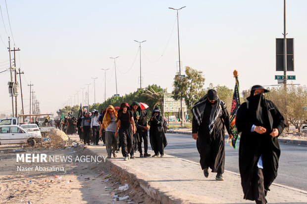 Arbaeen pilgrims walking toward Imam Hussein (AS) shrine
