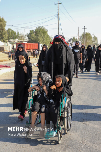 Arbaeen pilgrims walking toward Imam Hussein (AS) shrine
