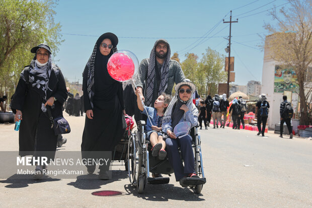 پیاده‌روی اربعین حسینی در وادی السلام