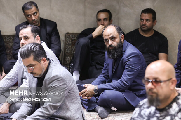 حسین طاهری معاونت خبر خبرگزاری مهر در مراسم بزرگداشت مرحومه زهرا نظری عسگری حضور دارد