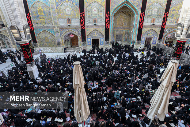 بارگاه مطهر امام علی(ع) این روزها میزبان خیل عظیمی زائرانی است که در واپسین روزهای مانده به اربعین حسینی به شهر نجف اشرف آمده‌اند تا بارگاه منور امام نخست شیعیان را قبل از عزیمت به سمت کربلای معلی زیارت کنند