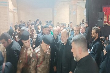 وزير الداخلية الايراني يحضر بين المشاركين في زيارة الأربعين ويقدم الشكر للعراقيين