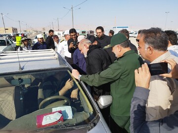 بازدید وزیر کشور از پارکینگ اربعین مهران و گفتگو با زوار