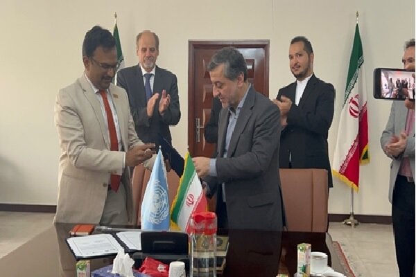 Iran inks MoU with UN, WHO on training Afghan students 