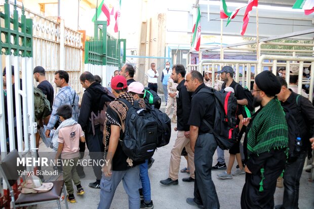 حضور زائران اربعین حسینی در پایانه مرزی خسروی