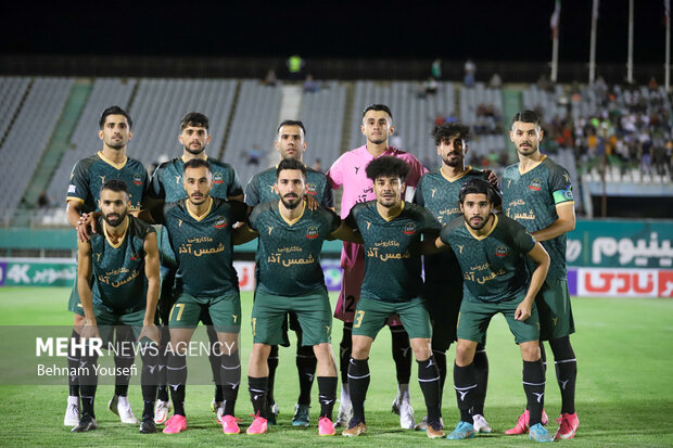 دیدار تیم‌های فوتبال آلومینیوم اراک و شمس آذر قزوین