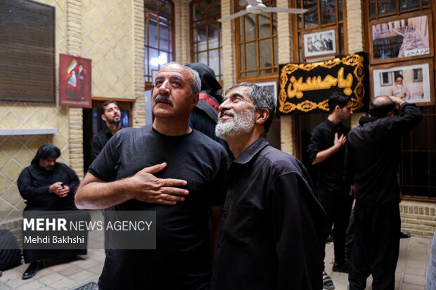 حضور زائران اربعین در خانه امام خمینی(ره) در نجف