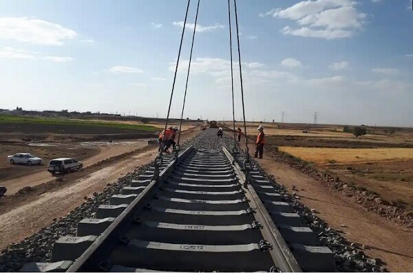 خودکفایی در روسازی راه‌آهن همدان – سنندج