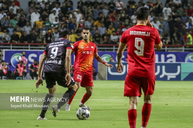 دیدار تیمهای فوتبال فولاد خوزستان و پرسپولیس تهران 3