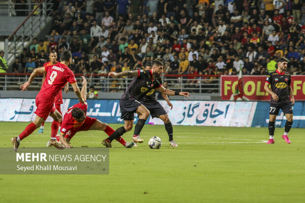 دیدار تیمهای فوتبال فولاد خوزستان و پرسپولیس تهران 9
