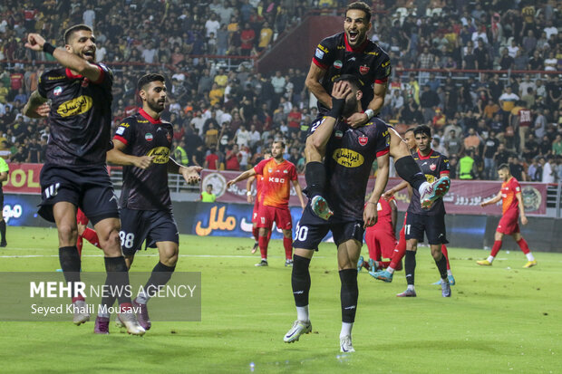 دیدار تیمهای فوتبال فولاد خوزستان و پرسپولیس تهران 33