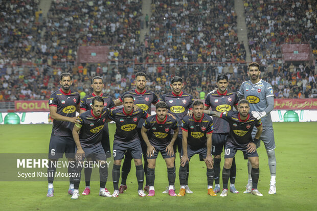دیدار تیمهای فوتبال فولاد خوزستان و پرسپولیس تهران