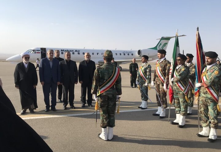 وزیر کشور وارد استان سمنان شد/ استقبال در فرودگاه شاهرود 