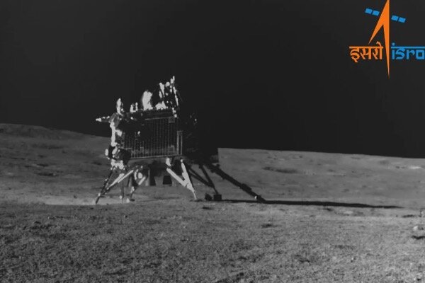 نفوذ زمینیها به ماه و خورشید در سالی که گذشت