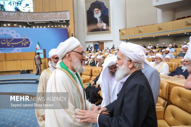 نشست علمای اهل سنت با حجت الاسلام سید ابراهیم رئیسی، رئیس جمهور صبح امروز پنجشنبه ۹ شهریور ۱۴۰۲ در سالن اجلاس سران برگزار شد