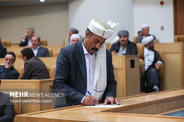 نشست علمای اهل سنت با حجت الاسلام سید ابراهیم رئیسی، رئیس جمهور صبح امروز پنجشنبه ۹ شهریور ۱۴۰۲ در سالن اجلاس سران برگزار شد