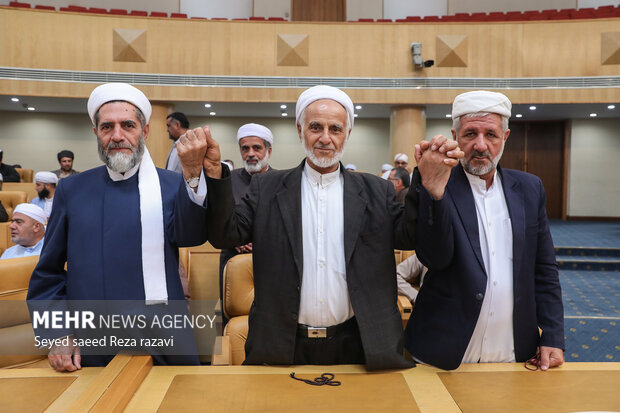 نشست علمای اهل سنت با حجت الاسلام سید ابراهیم رئیسی، رئیس جمهور صبح امروز پنجشنبه ۹ شهریور ۱۴۰۲ در سالن اجلاس سران برگزار شد