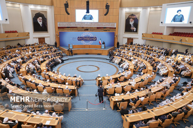 نشست علمای اهل سنت با حجت الاسلام سید ابراهیم رئیسی، رئیس جمهور صبح امروز پنجشنبه ۹ شهریور ۱۴۰۲ در سالن اجلاس سران برگزار شد