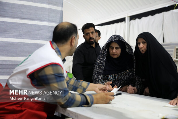 درمانگاه‌ تحت مدیریت هلال احمر مستقر در شهر کاظمین حال ارائه خدمت شبانه روزی به زائران اربعین حسینی می‌باشد