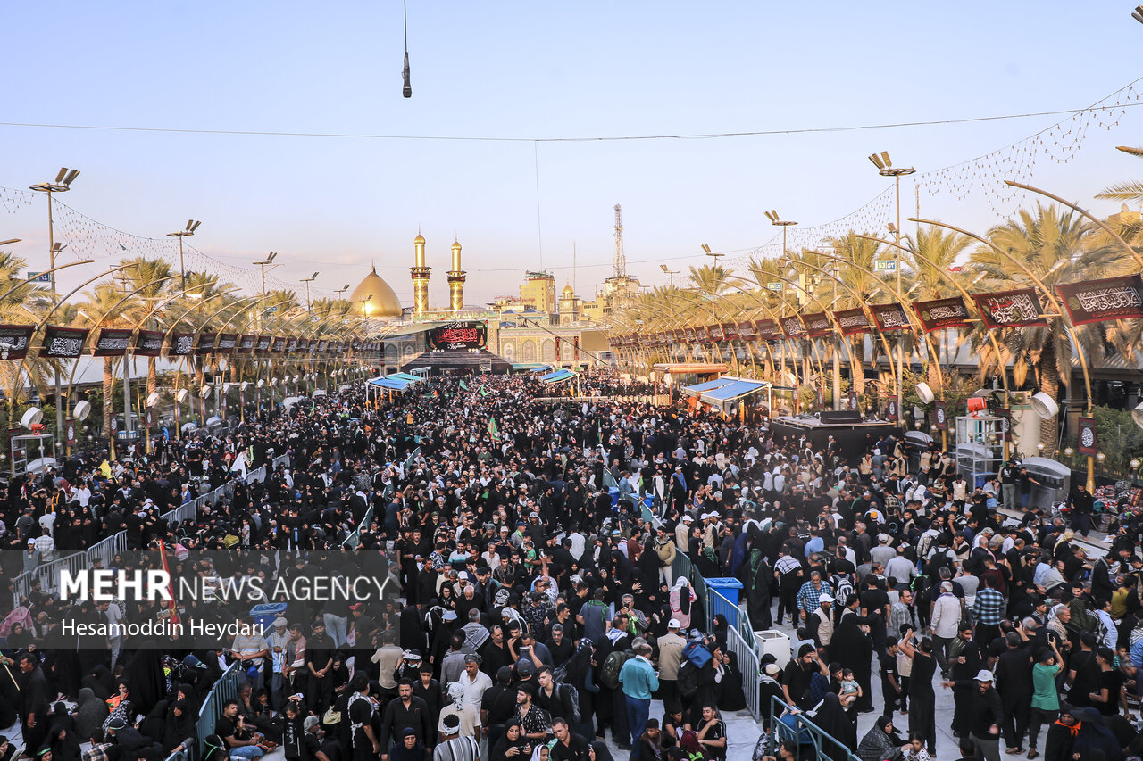 Mehr News Agency - Imam Hussein lovers arrive in Karbala on Arbaeen occasion