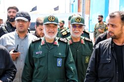 Devrim Muhafızları Ordusu Genel Komutanı İran-Irak sınırında