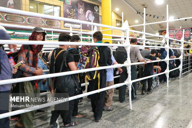 عبور ۱۵۰ هزار زائر پاکستانی و افغانستانی از مرزهای زمینی