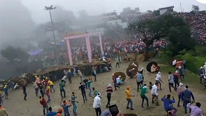 جشنواره پرتاب سنگ در هند ۱۵۰ مصدوم برجا گذاشت