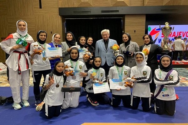 دختران ایران روی سکوی قهرمانی جهان ایستادند