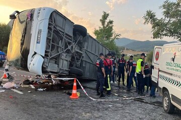 Denizli'de tır yolcu otobüsüne çarptı: 6 ölü, 43 yaralı