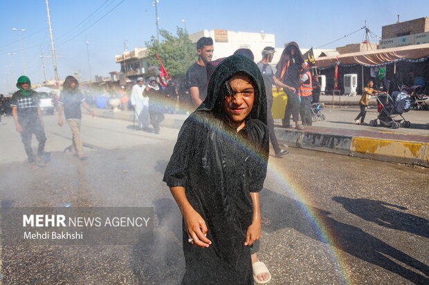 
Iraqi pilgrims holding Arbaeen trek