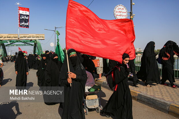 
Iraqi pilgrims holding Arbaeen trek