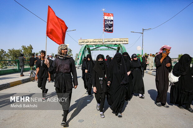 
Iraqi pilgrims holding Arbaeen trek