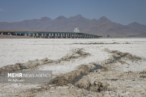 ۴درصد دریاچه ارومیه باقی مانده/ تلاش برای حل بحران ادامه دارد