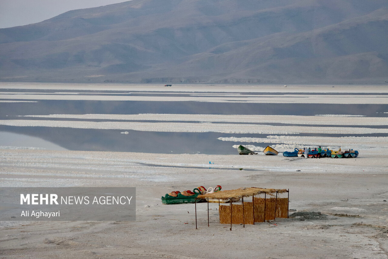 ستاد احیای دریاچه ارومیه غرق شد/ تخریب بستر حوضه آبگیر ادامه دارد