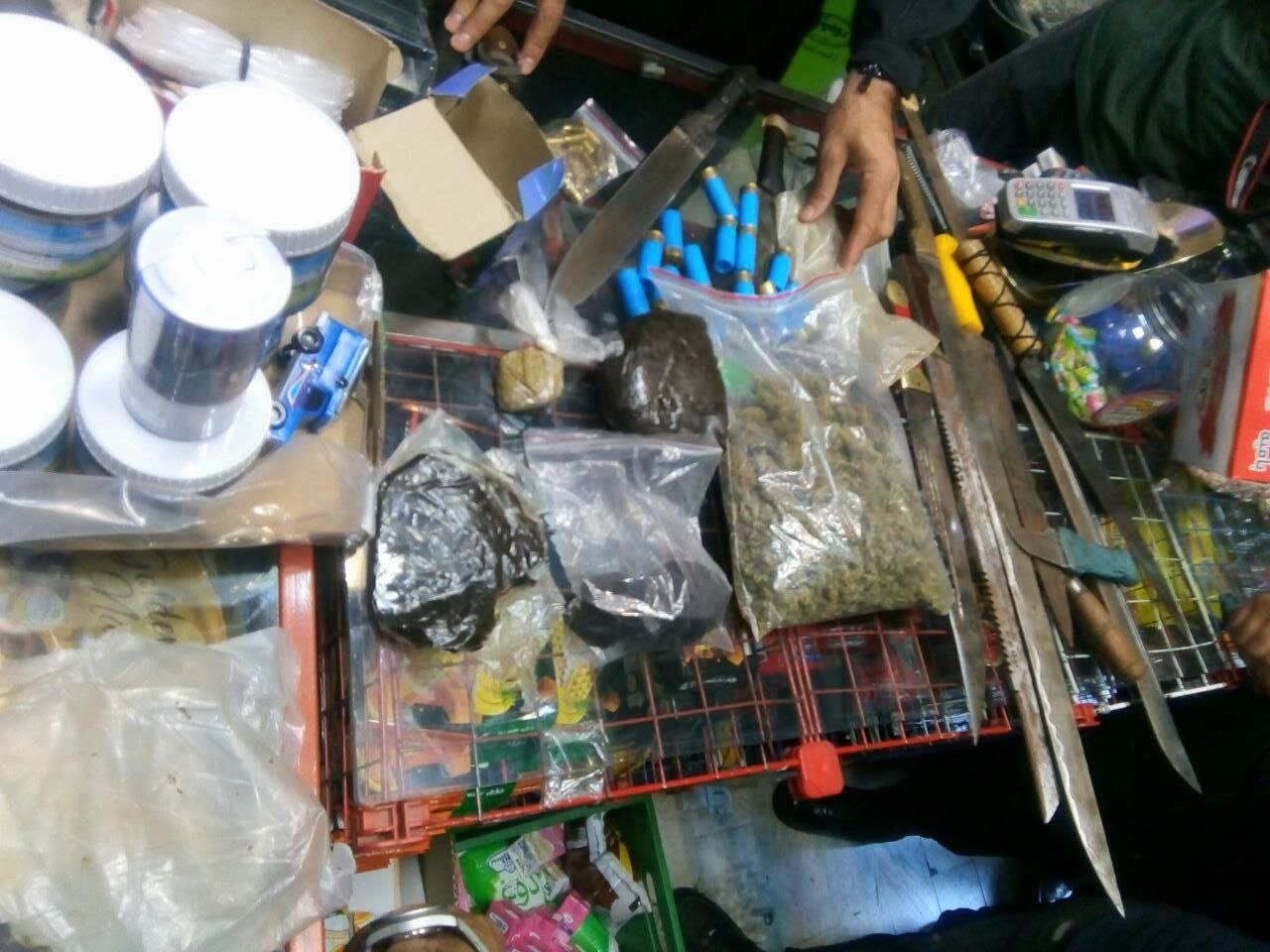 دستگیری اراذل زورگیر و قدرت نما در خیابان زمزم تهران