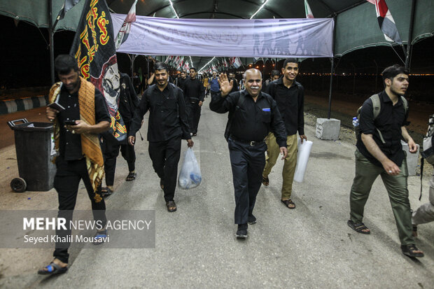 پیش بینی ورود روزانه ۱۲۰ هزار زائر از مرز شلمچه به عراق پیش بینی ورود روزانه ۱۲۰ هزار زائر از مرز شلمچه به عراق