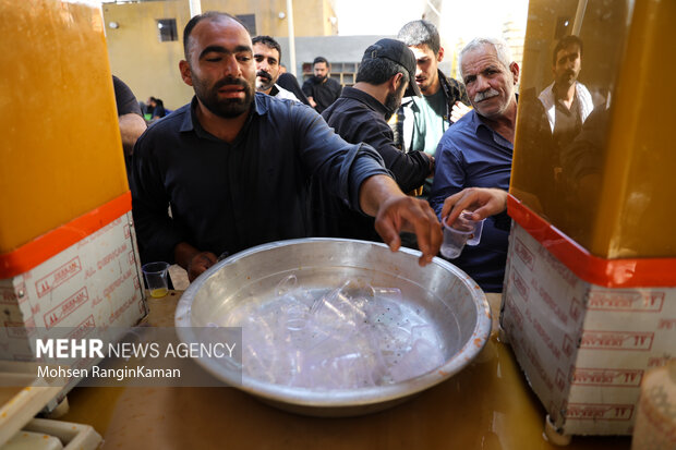 موکب‌های حسینی در تمام مسیرهای منتهی به کربلای معلی در حال پذیرایی از زائران حسینی هستند