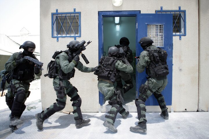 حمله متجاوزان صهیونیست به منازل فلسطینی‌ها در کرانه باختری